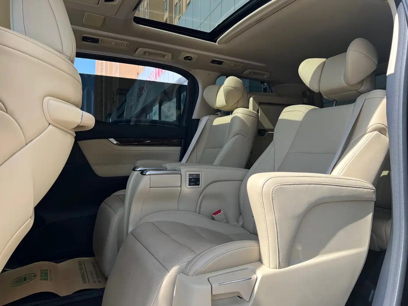 Toyota Alphard 2021 Hybrid 2.5L Luxury фото 12