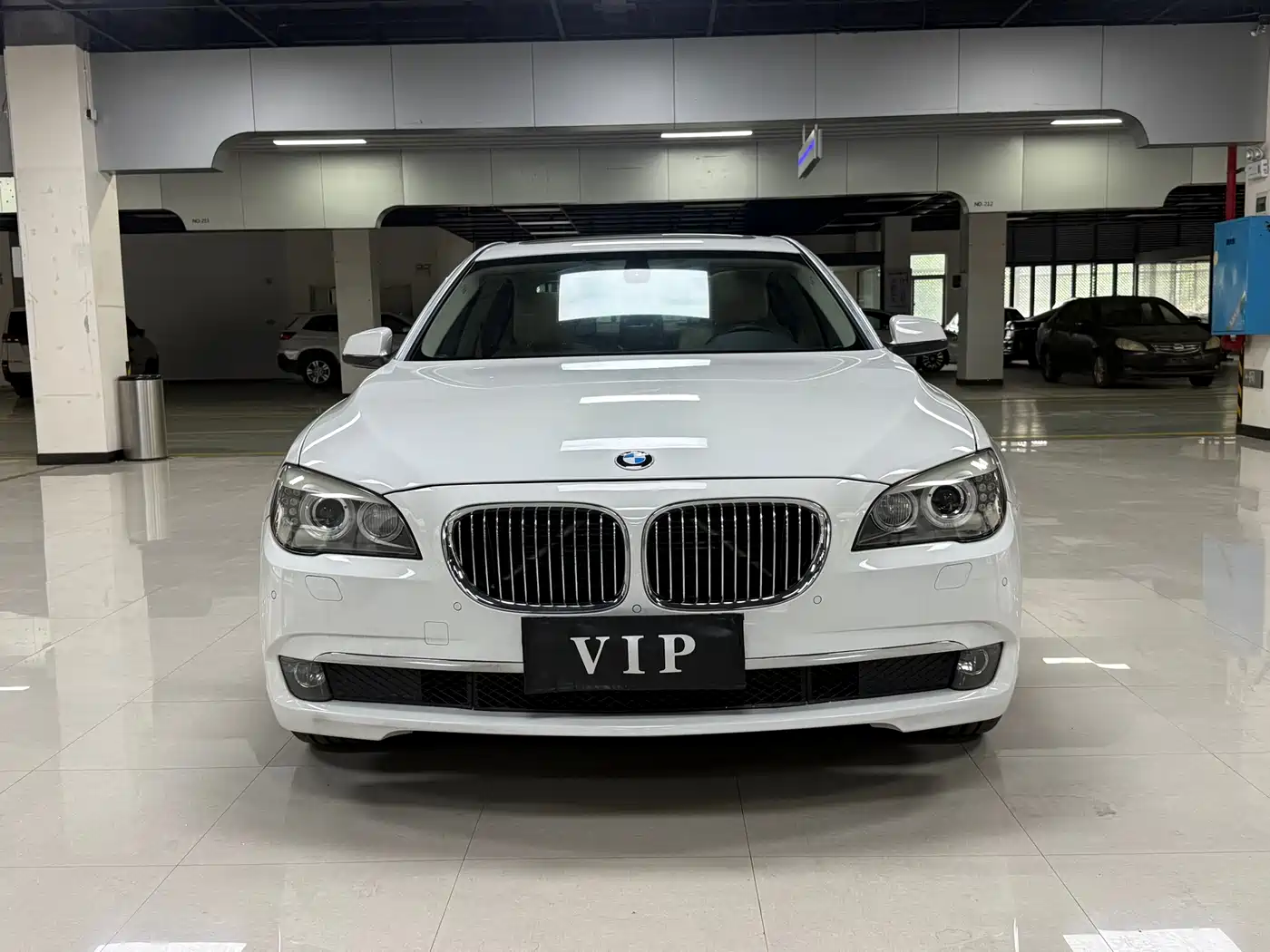 BMW 7 Series 2011 730Li Elegance фото 2