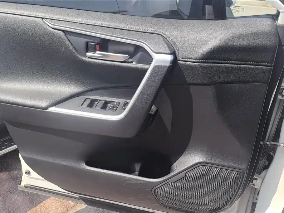 Toyota Wildlander 2021 2.0L CVT 2WD Luxury Edition фото 7