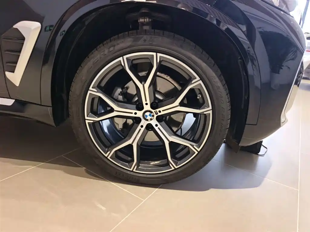 BMW X5 2025 Model xDrive 30Li Exclusive M Sport Blackout Package фото 14