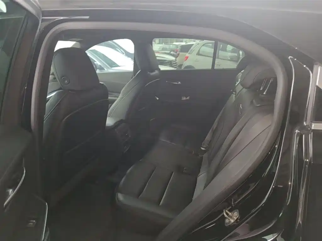 CADILLAC XT4