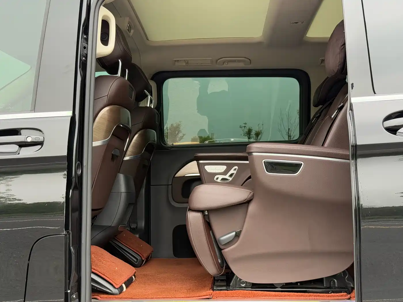Mercedes-Benz V-Class 2022 V 260 L Long Wheelbase Luxury Edition фото 11