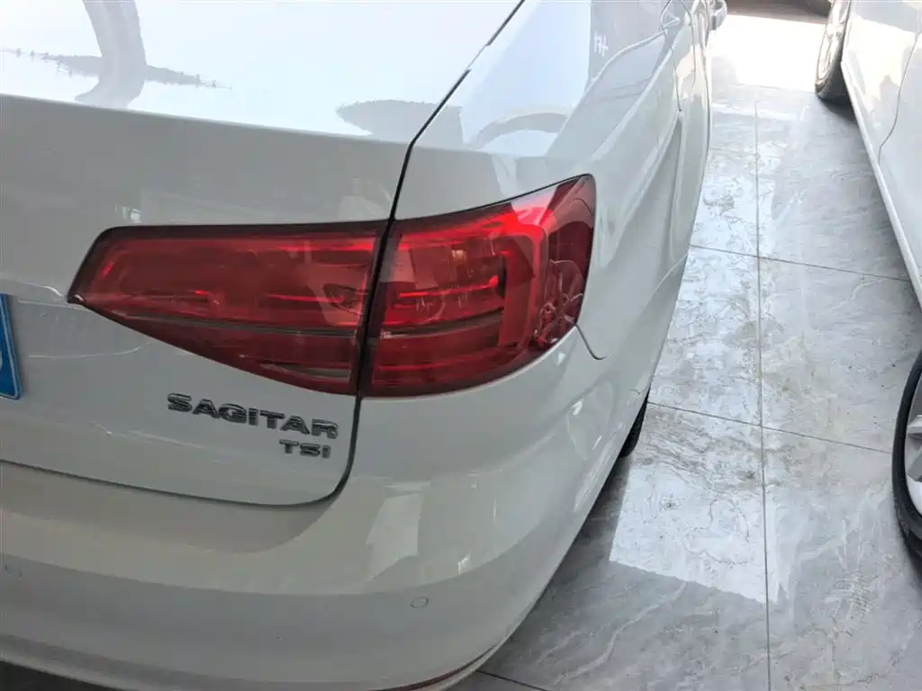 Volkswagen Sagitar 2017 230TSI Automatic Comfort фото 8