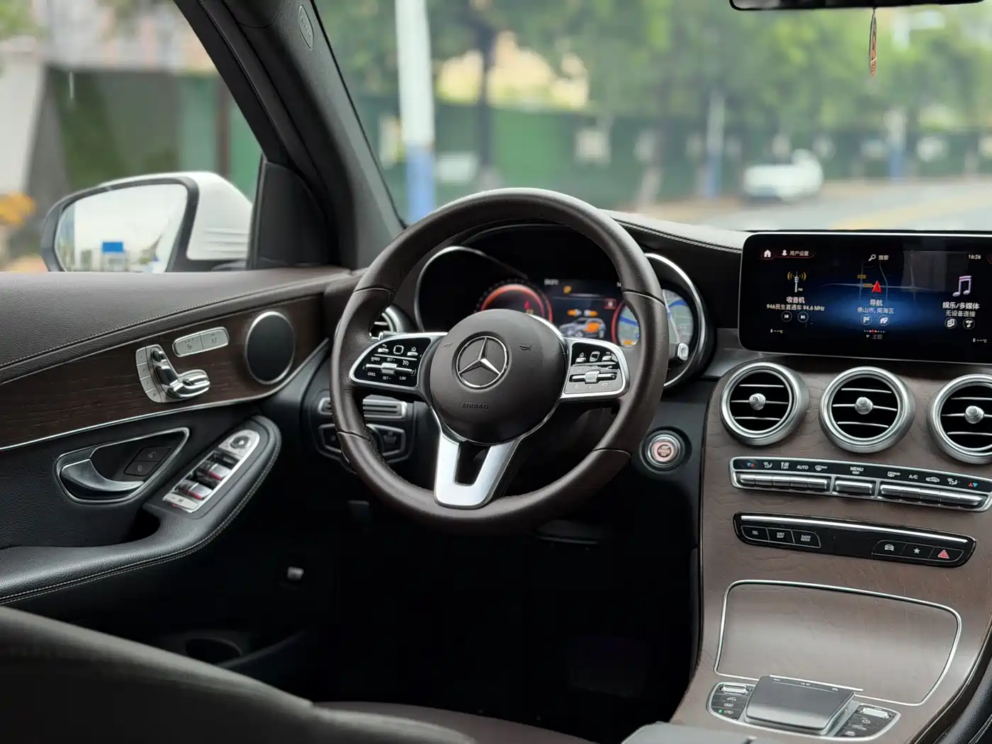 Mercedes-Benz GLC 2021 GLC 300 L 4MATIC Sporty фото 14