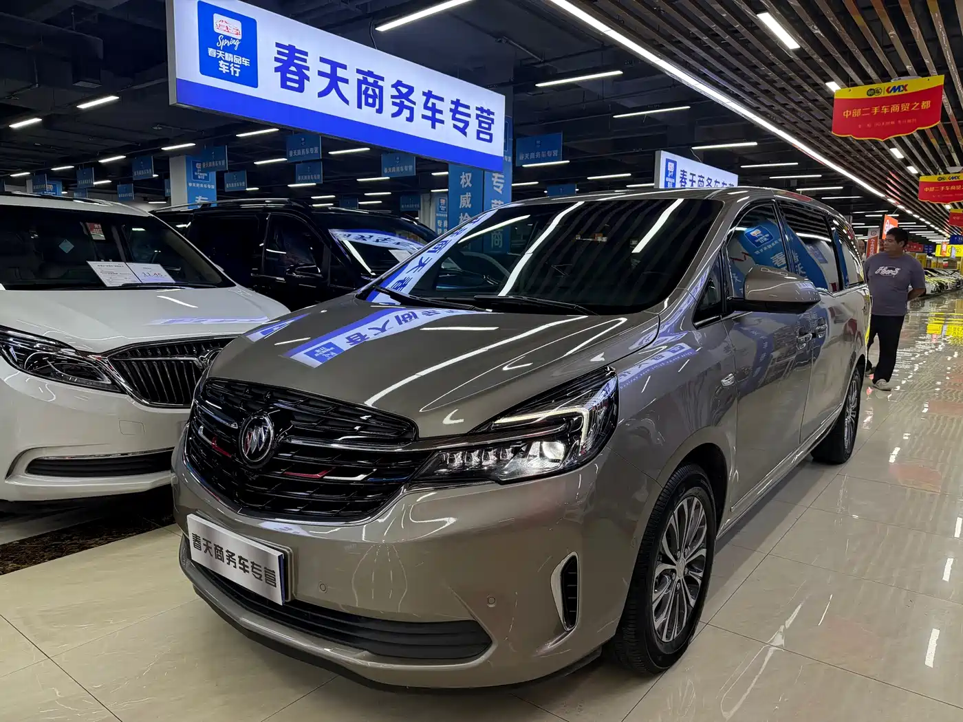 Фото 1 - Buick GL8