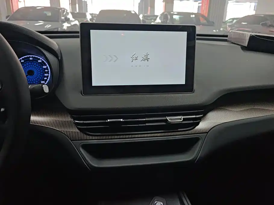 Hongqi E-QM5 2026 2025 610km PLUS
