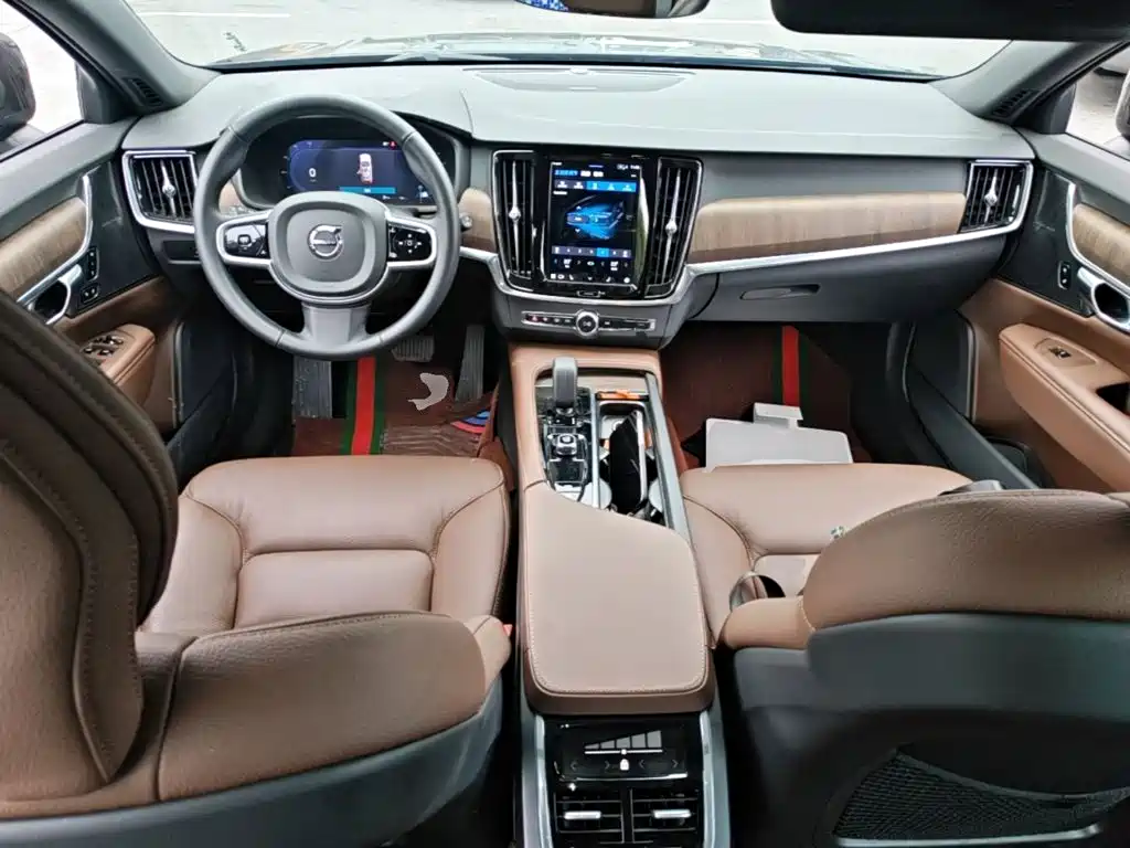 Photo 14 - Volvo V90