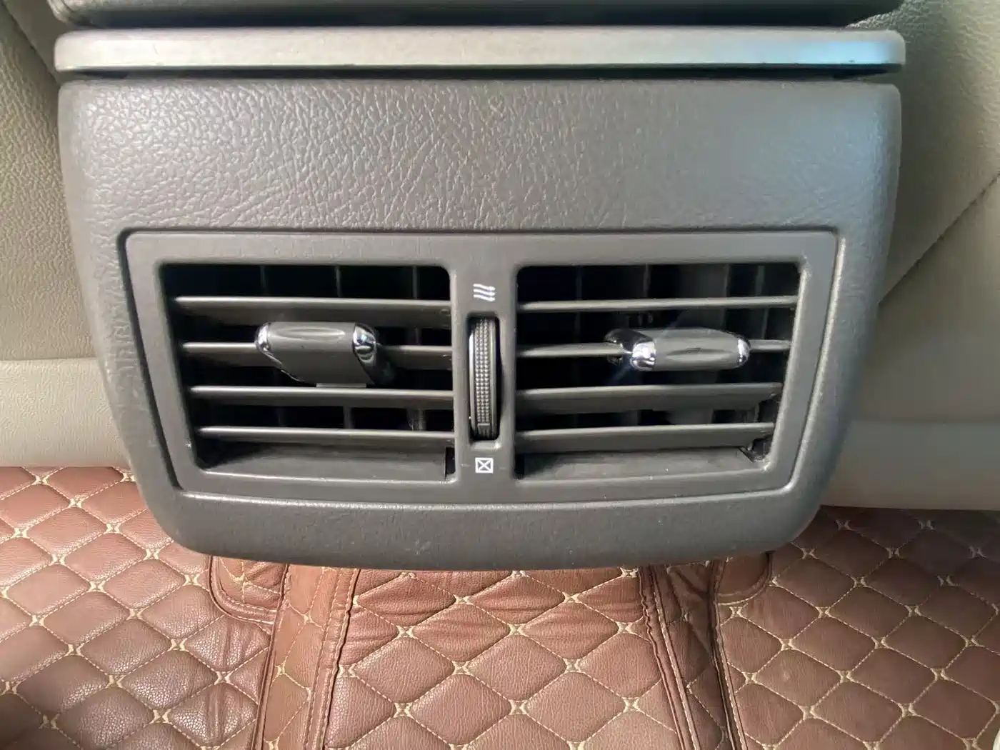 Toyota Camry 2013 200E Classic Elite Edition фото 22