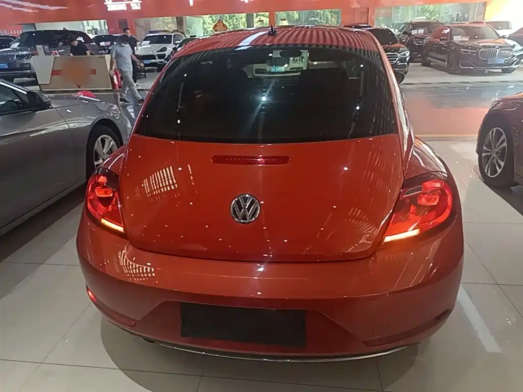 Volkswagen Beetle 2018 180TSI Trend Joy Edition фото 4