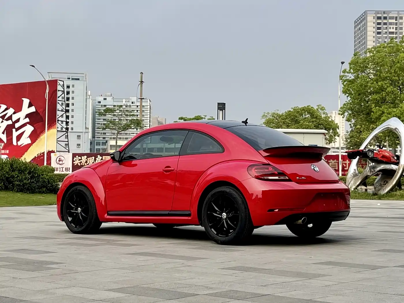 Volkswagen Beetle 2018 180TSI Trend Joy Edition фото 5