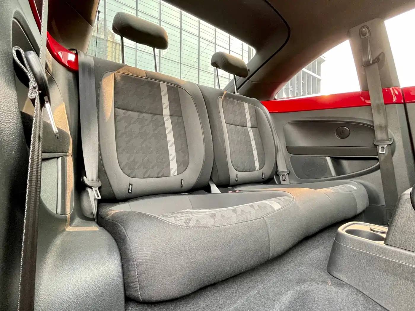 Volkswagen Beetle 2018 180TSI Trend Joy Edition фото 12