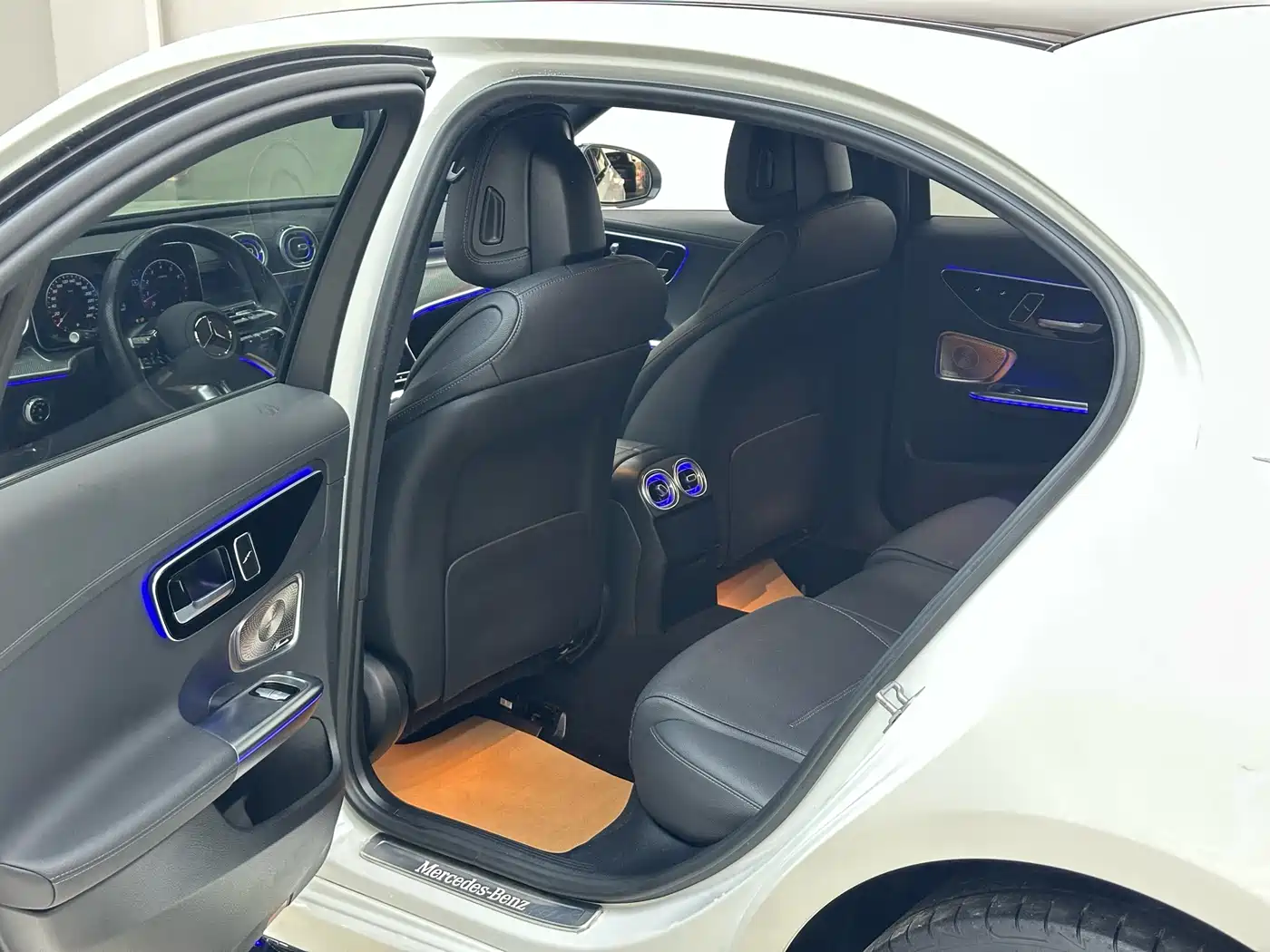 Mercedes-Benz C-Class 2024 C 260 L Night Edition Sport фото 13