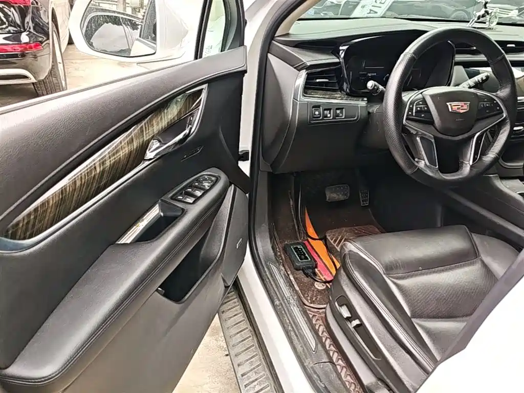 Cadillac XT5 2016 25T Luxury Model фото 16