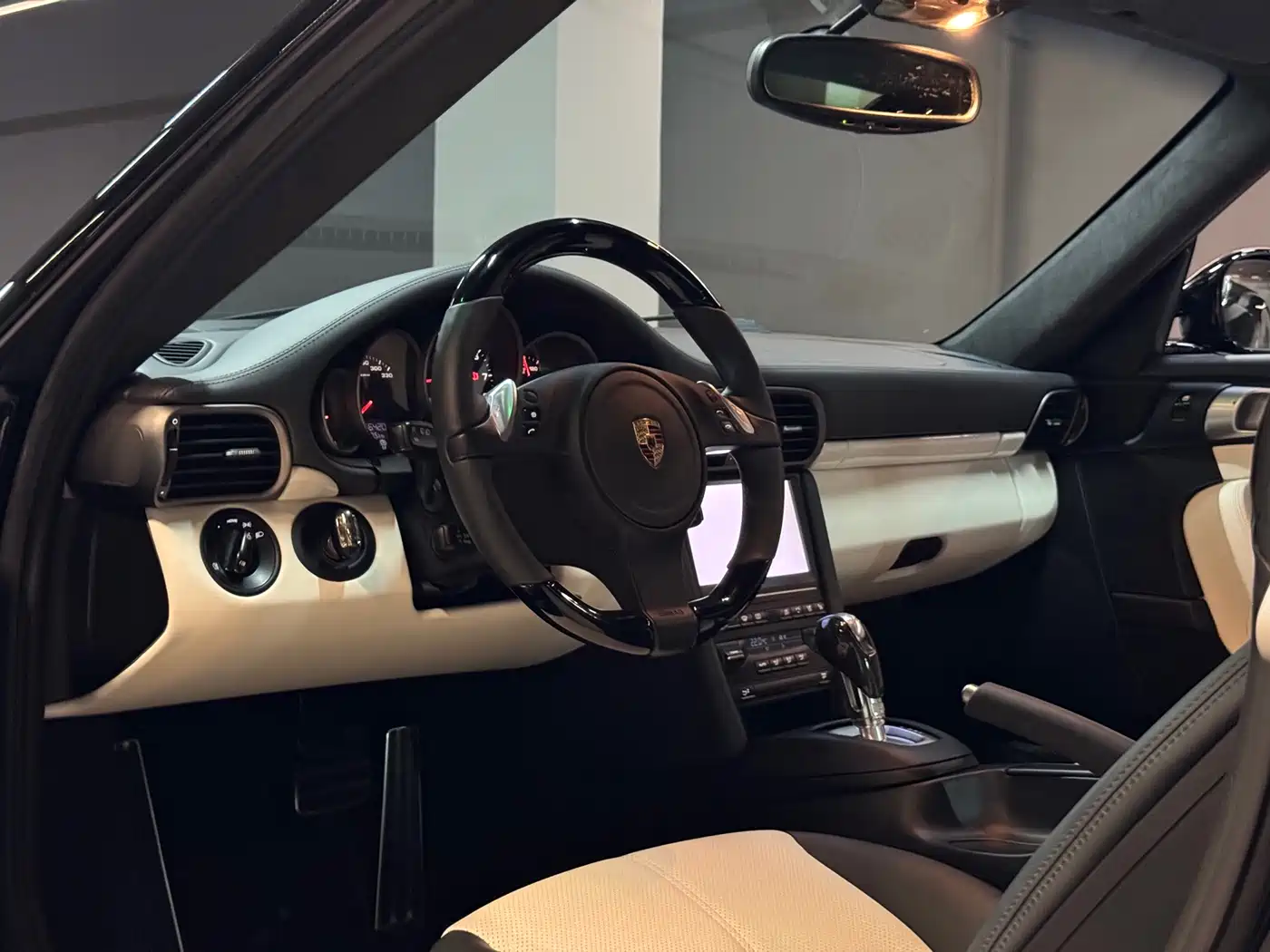 Porsche 911 2010 Carrera 3.6L фото 22