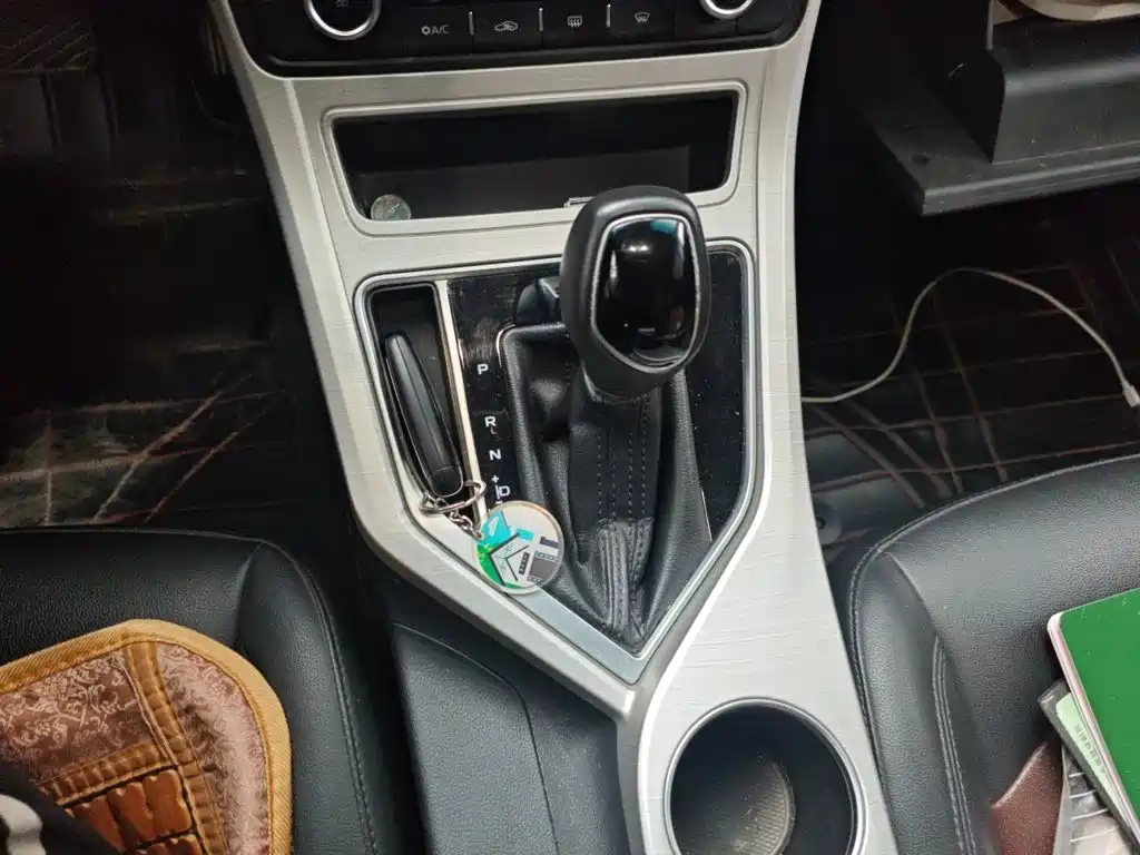 Фото 7 - Geely Vision