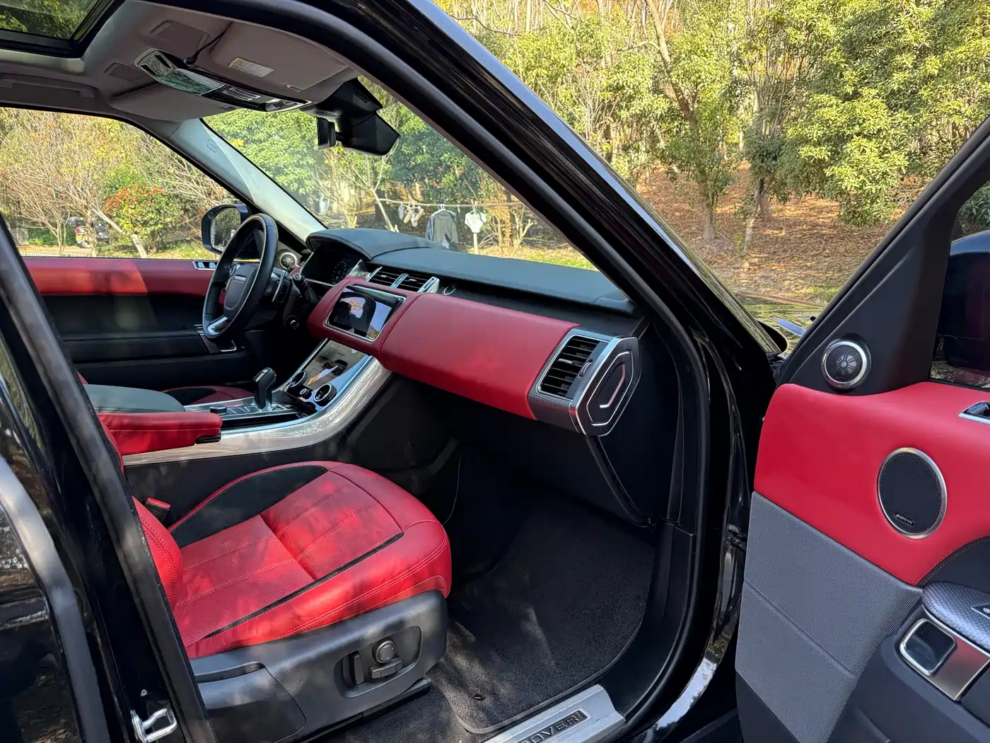 Land Rover Range Rover Sport 2022 3.0 L6 Gloss Black Edition фото 5