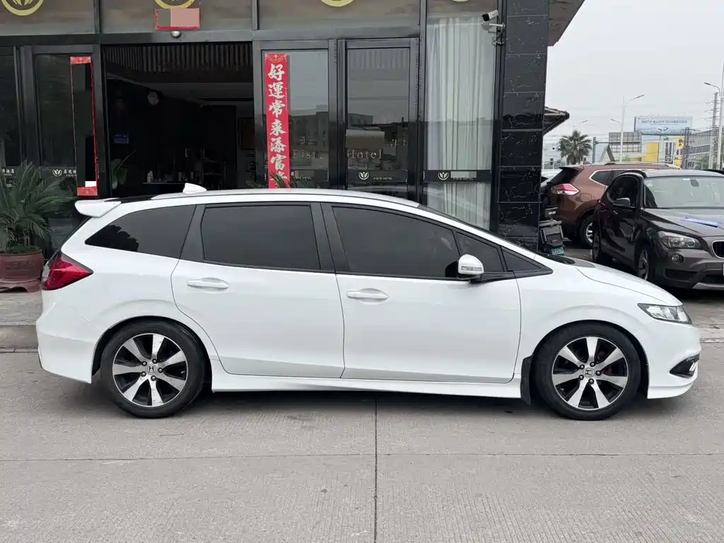 Фото 4 - Honda Jade