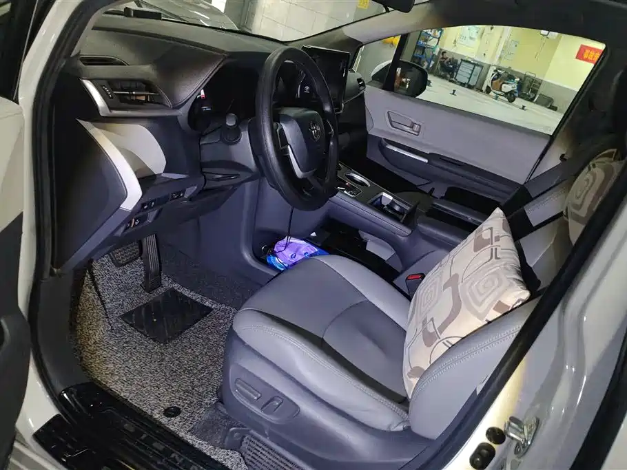Toyota Sienna 2023 2.5L Hybrid Comfort Edition фото 9