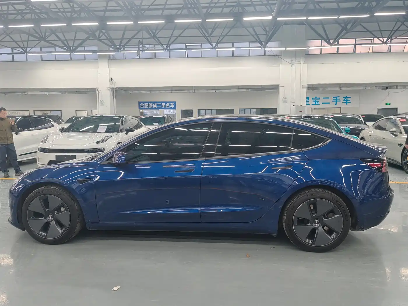 TESLA MODEL 3