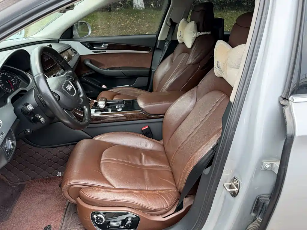 صورة 8 - Audi A8