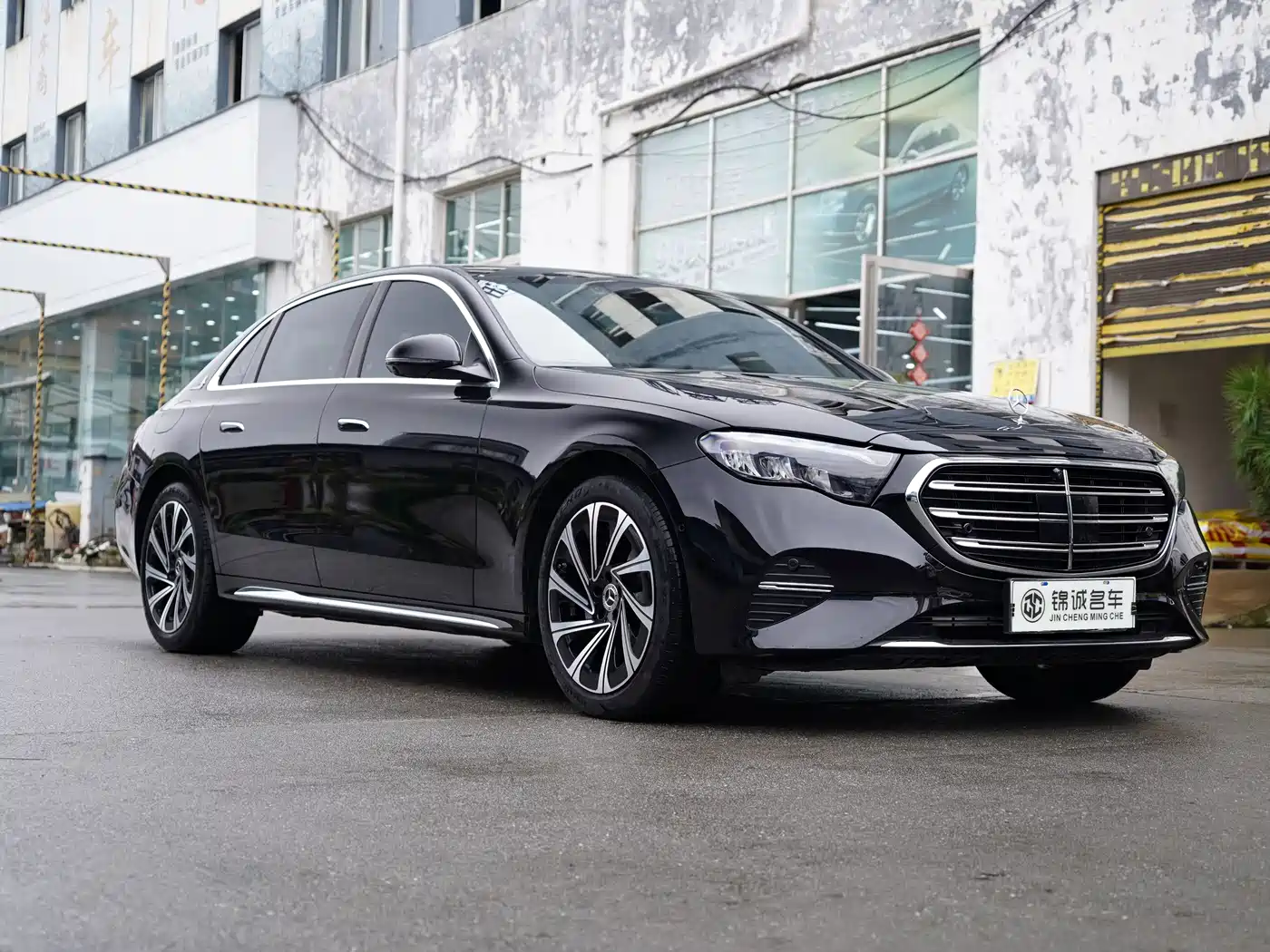 Mercedes-Benz E-Class 2024 Model E 300 L Luxury фото 2