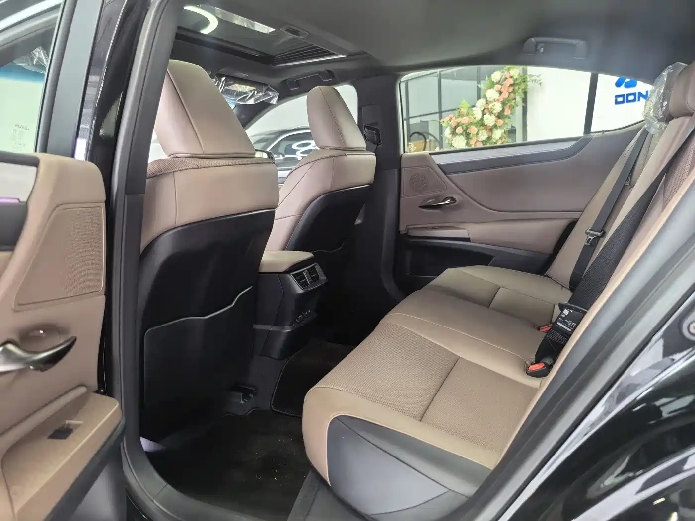 Lexus ES 2025 200 Ultimate Edition фото 14