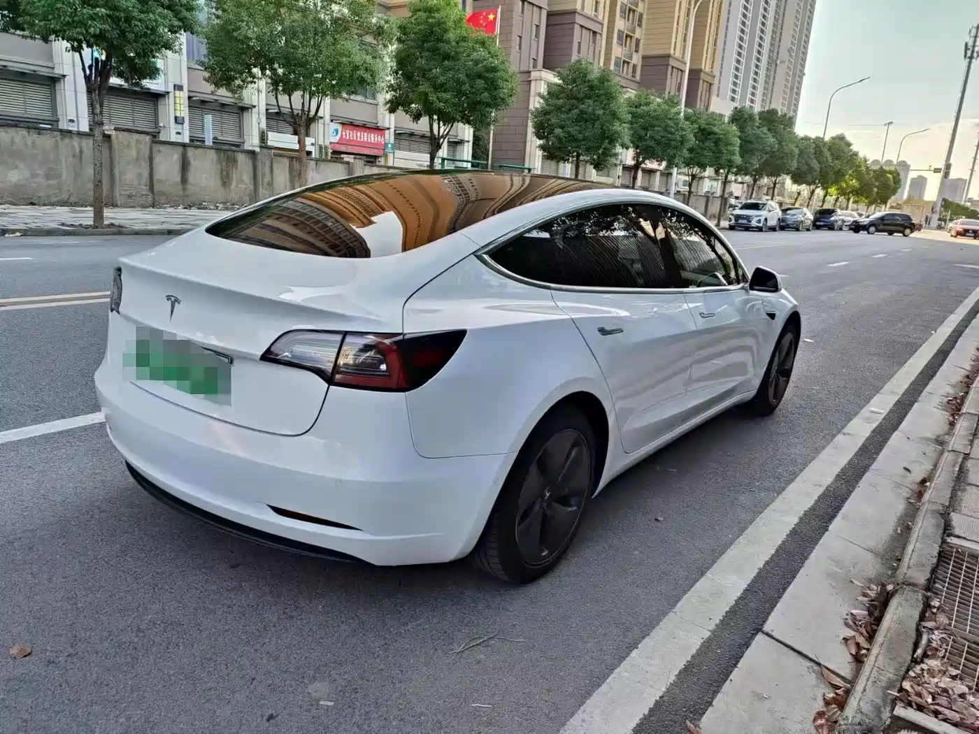 TESLA MODEL 3