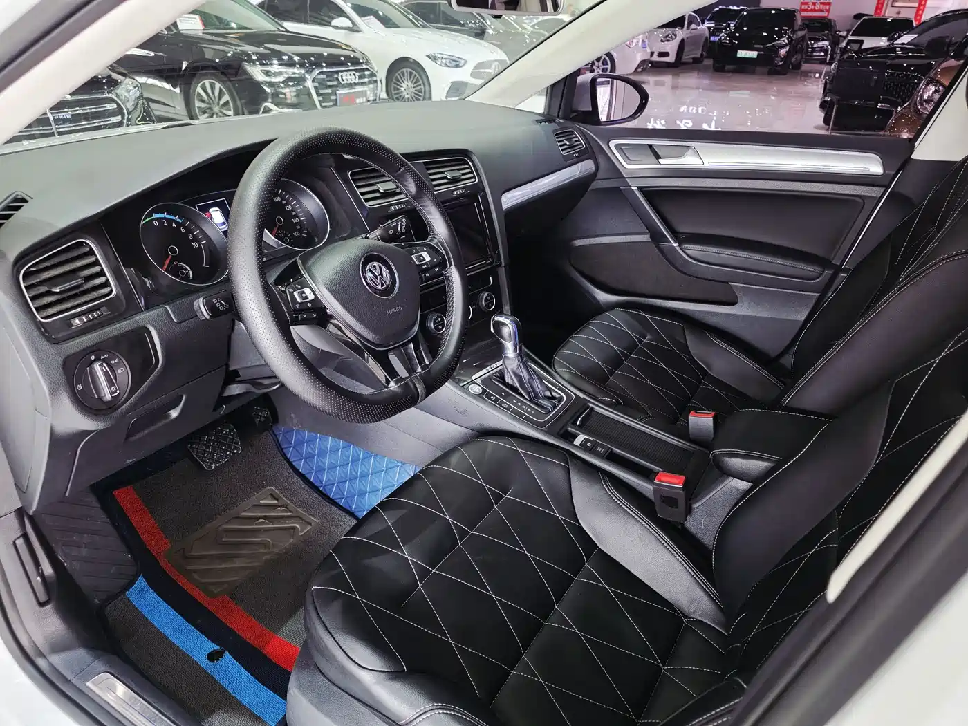 Volkswagen Golf Electric 2020 Chi фото 7