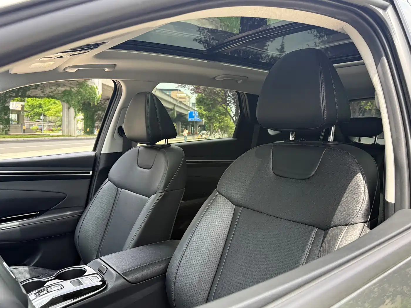 Hyundai Tucson 2023 Tucson L 1.5T Automatic 2WD LUX Premium Edition фото 31
