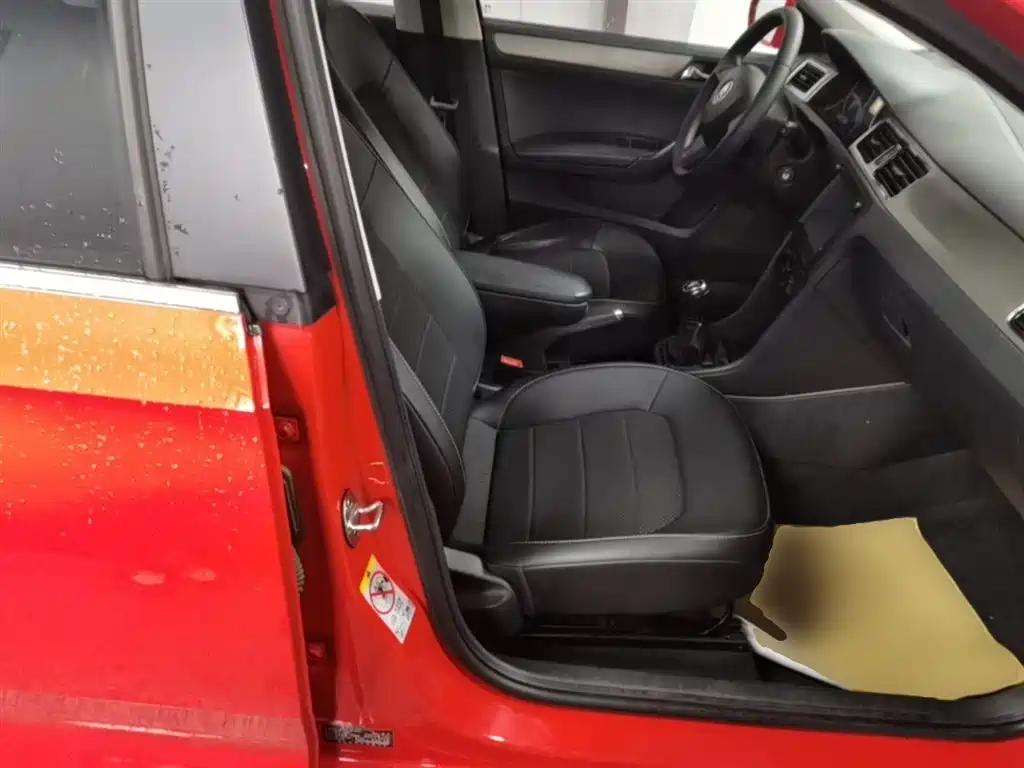Škoda Skoda Rapid Spaceback 2016 Facelift 1.6L Manual Innovation Edition фото 25