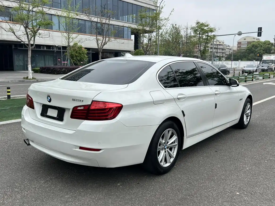 BMW 5 Series 2017 520Li Classic Edition фото 13
