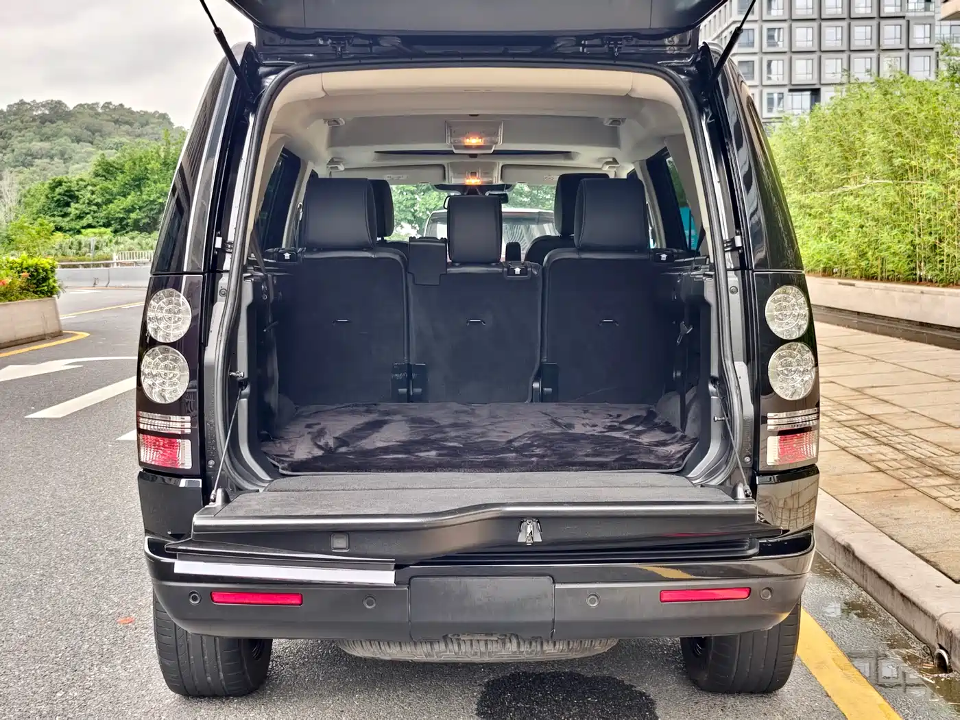 Land Rover Discovery 2016 3.0 SC Black Edition SE фото 9