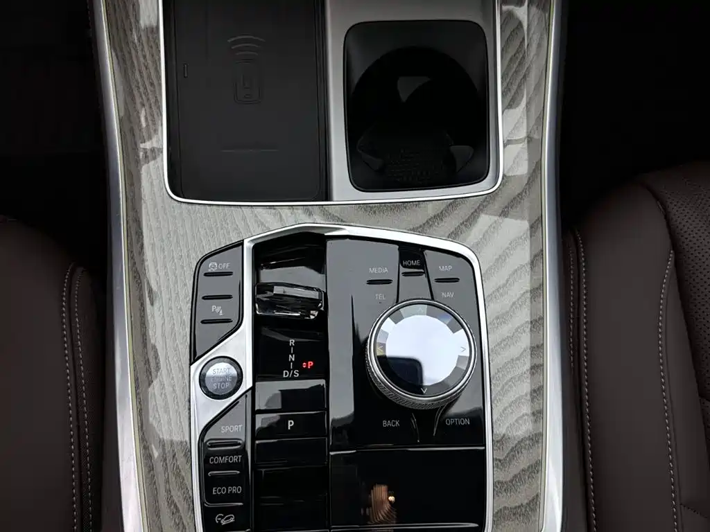 BMW X5 2026 xDrive 40Li M Sport Night Edition Package фото 13