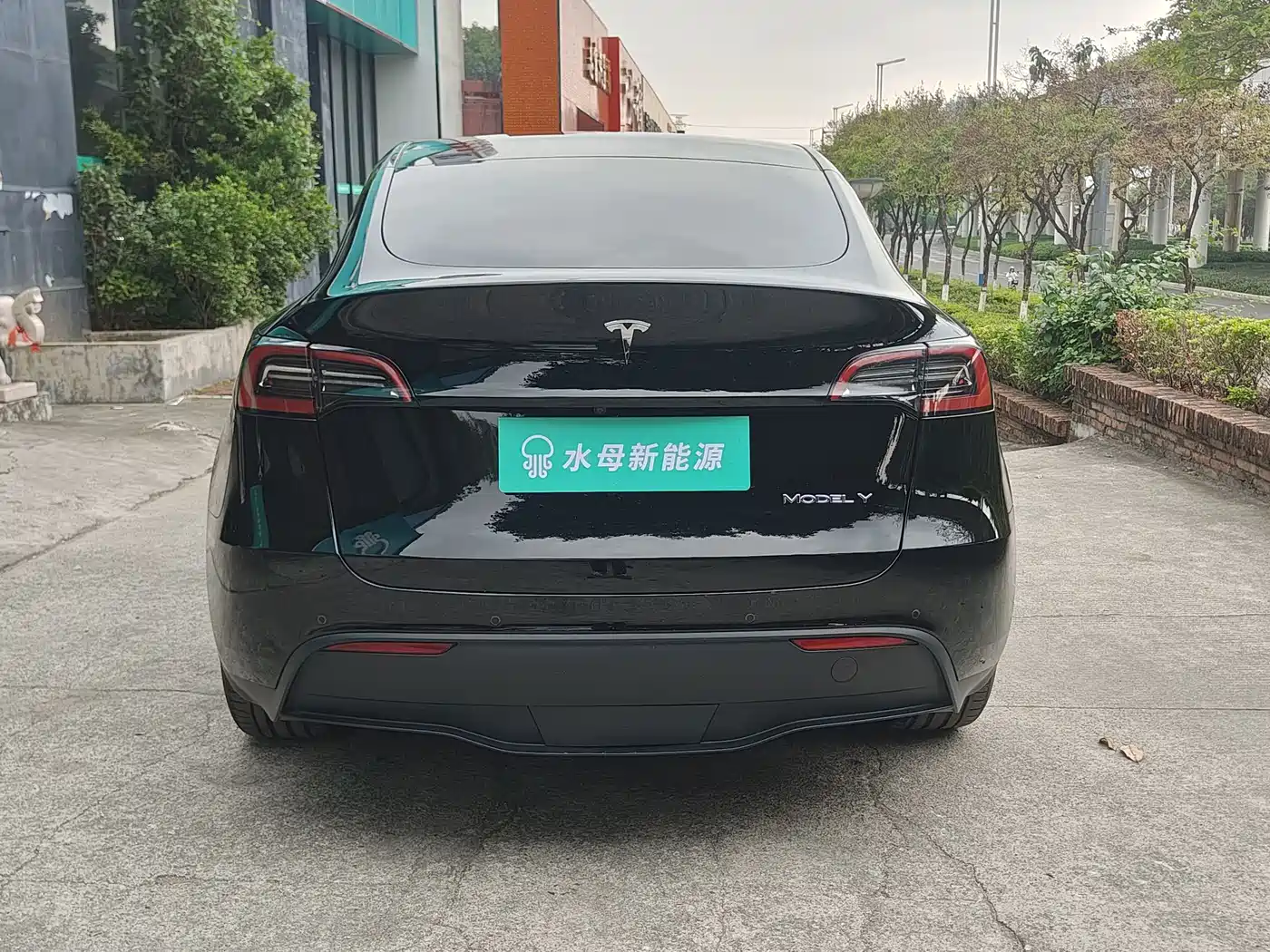 TESLA MODEL Y