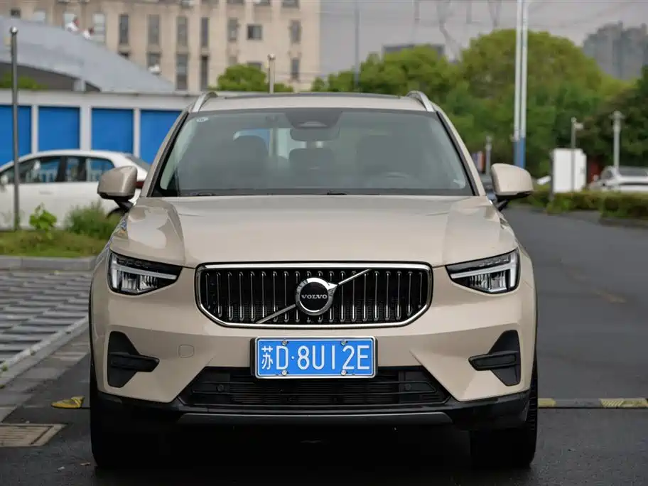 Volvo XC40 2025 B4 AWD Smart Elite Luxury Edition