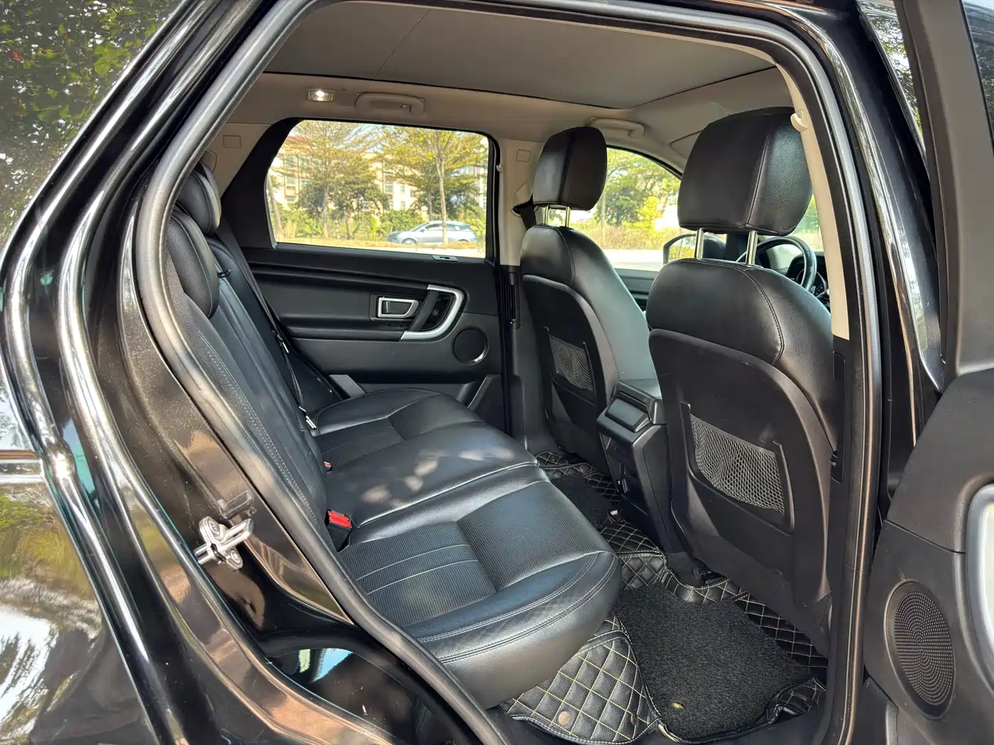 Land Rover Discovery Sport 2018 240PS SE Edition фото 8