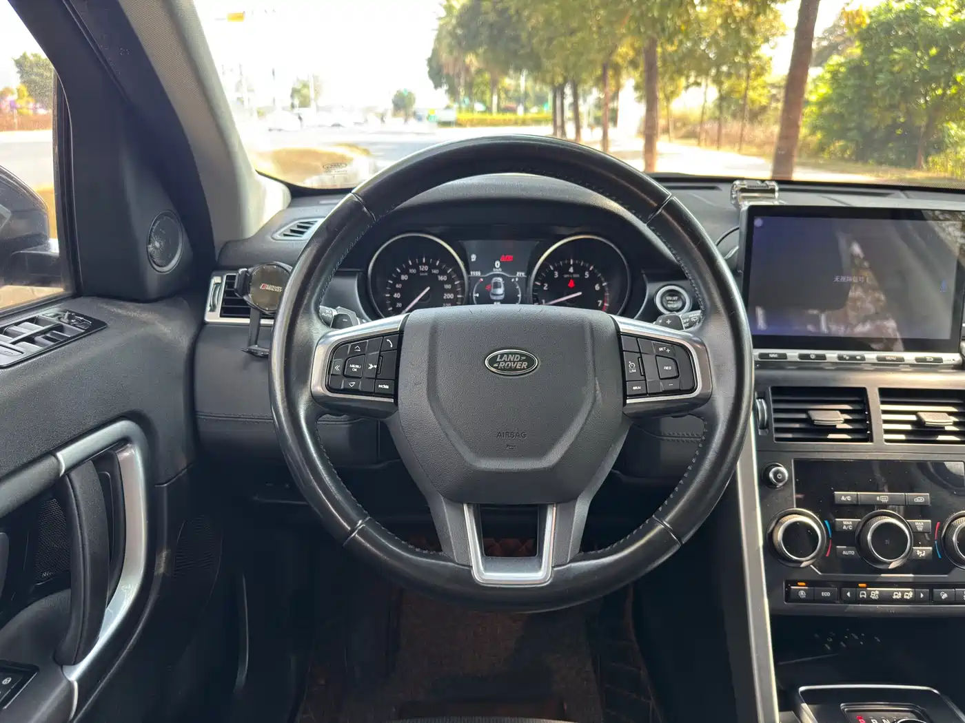 Land Rover Discovery Sport 2018 240PS SE Edition фото 5