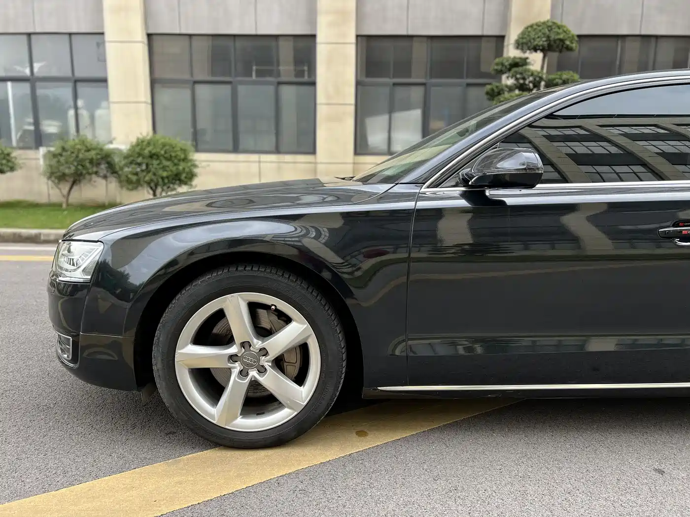 Audi A8 2014 A8L 45 TFSI quattro Luxury фото 30