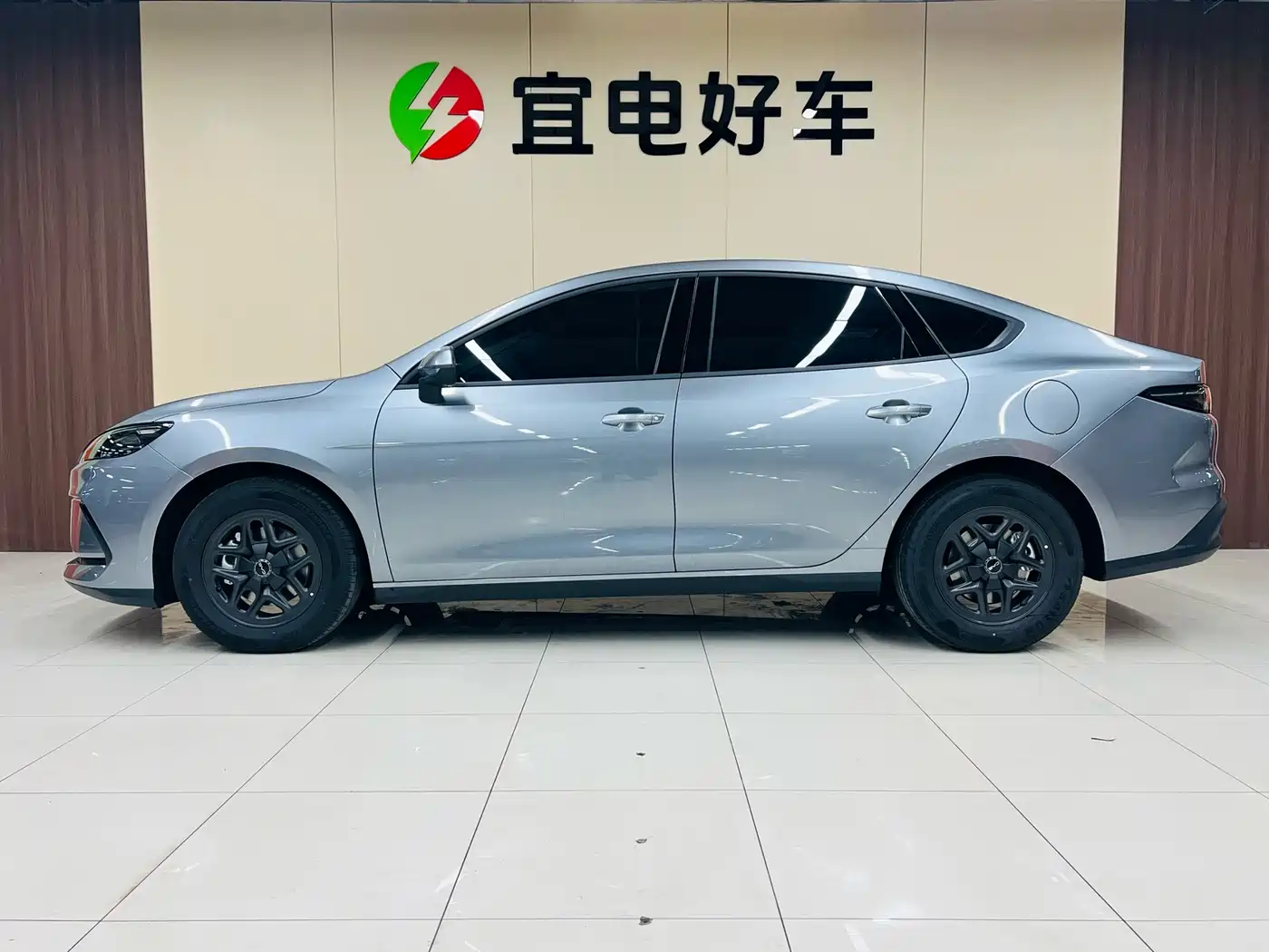 BYD Hai Bao 05 DM-i 2025 DM-i Smart Drive Edition 55KM Luxury фото 4