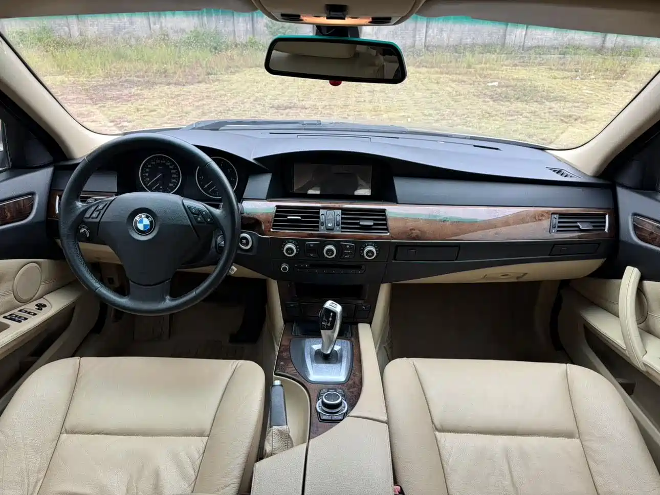 BMW 5 Series 2010 520Li Leading фото 5