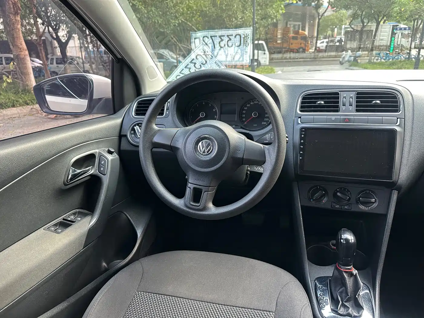 Volkswagen Polo 2012 2011 1.6L Automatic Cool Edition