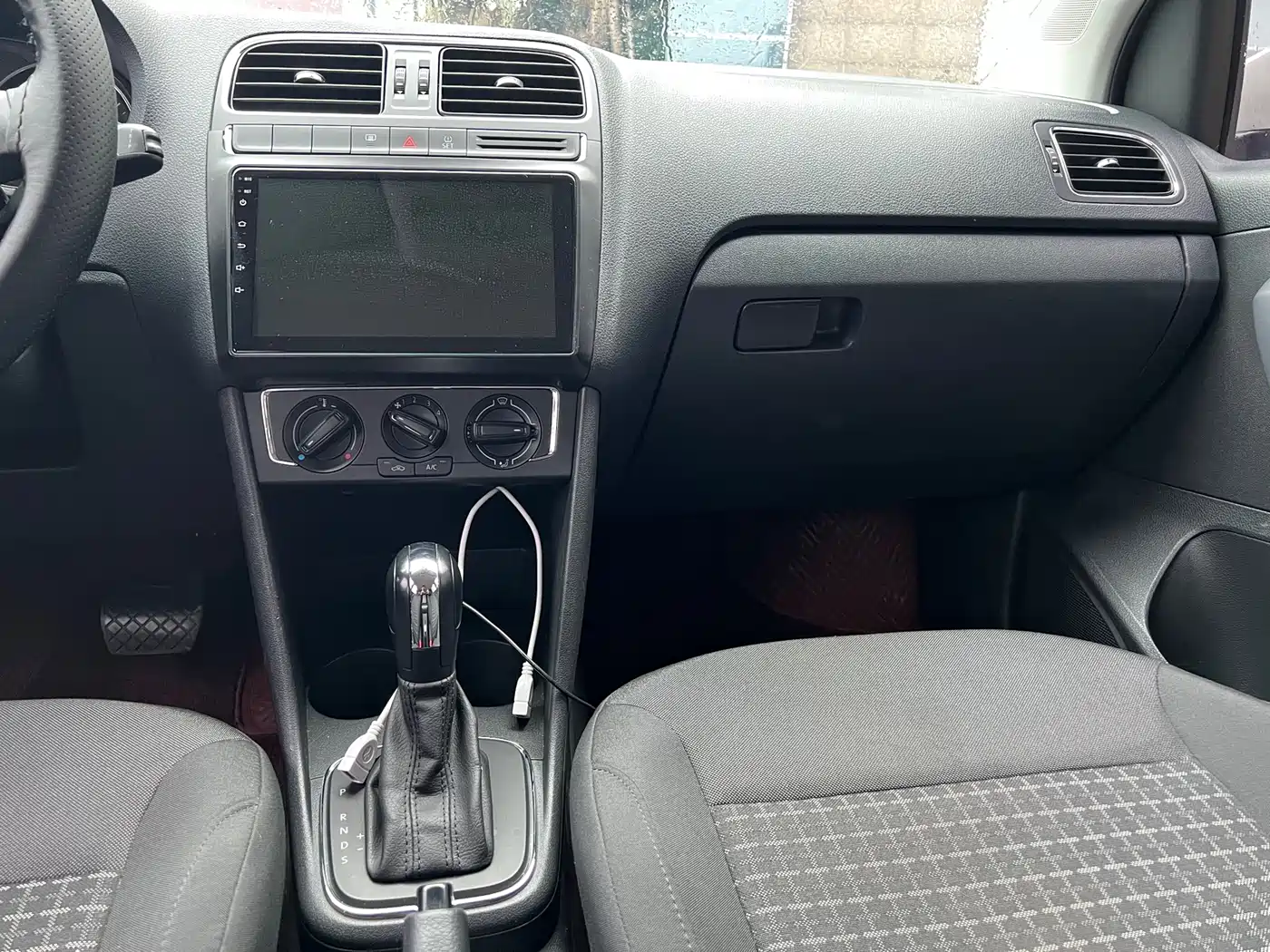 Volkswagen Polo 2014 1.6L Automatic Comfort Edition фото 16