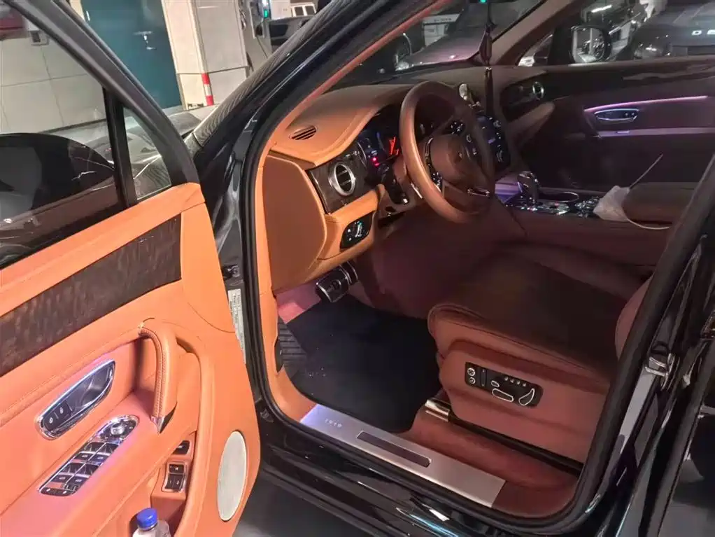 Bentley Bentayga Hybrid 2019 3.0T PHEV фото 6