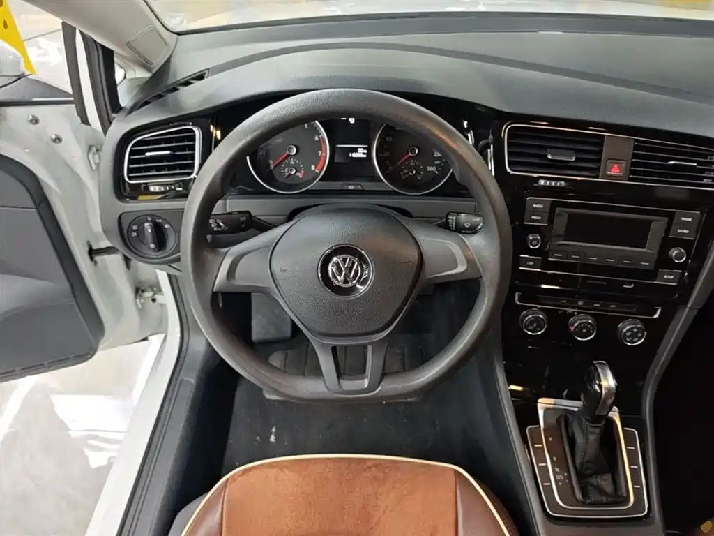Volkswagen Golf 2018 1.6L Automatic Fashion фото 11