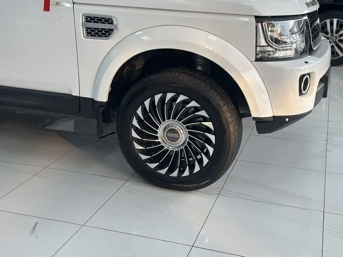 Land Rover Discovery 2013 3.0 SDV6 HSE Diesel фото 22