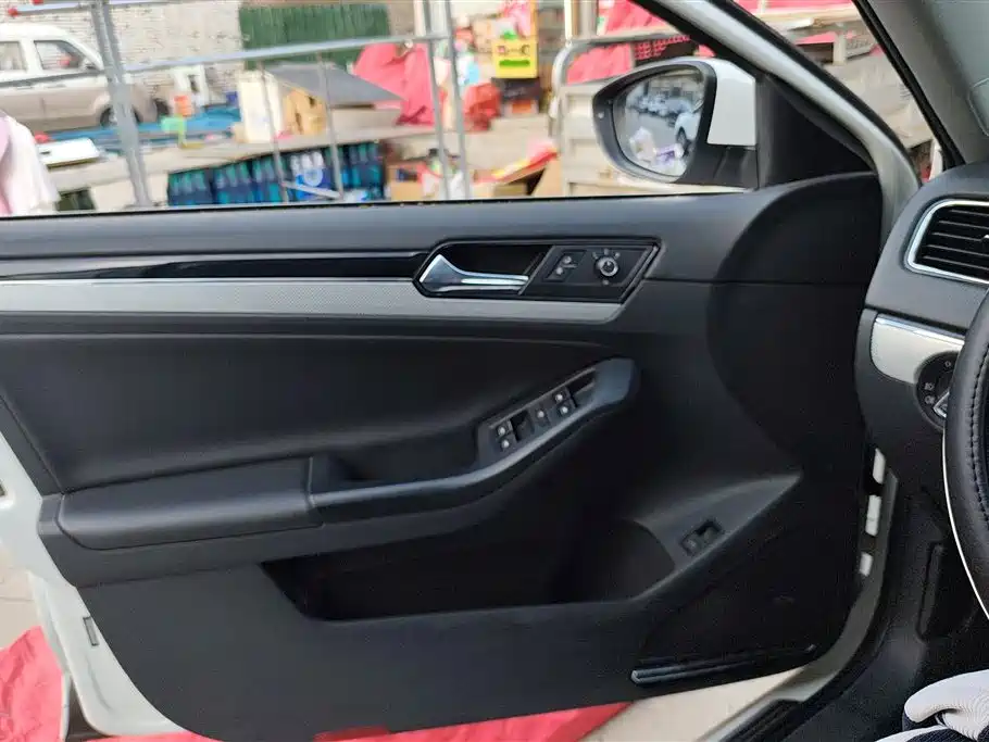 Volkswagen Sagitar 2015 1.6L Manual Comfort фото 7