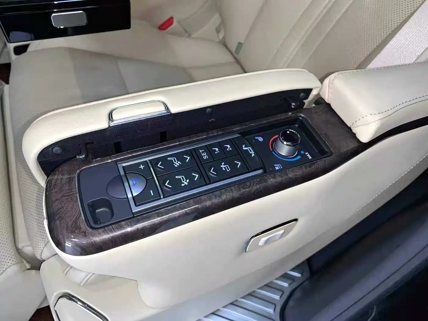 Toyota Alphard 2019 Hybrid 2.5L Premium Edition фото 18