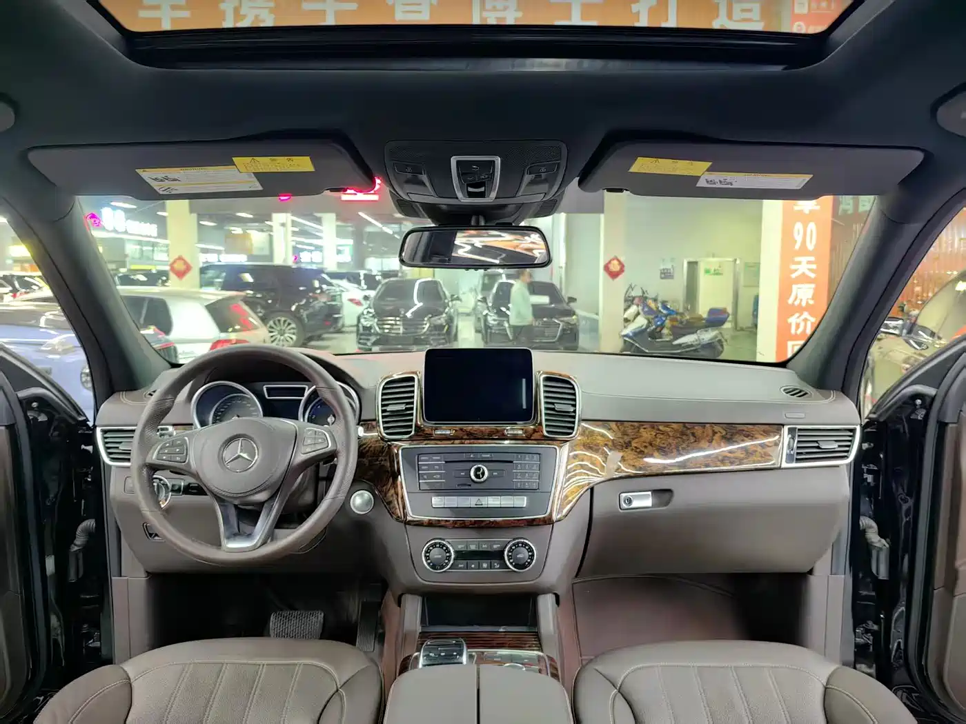 Mercedes-Benz GLS 2018 GLS 400 4MATIC Luxury фото 4