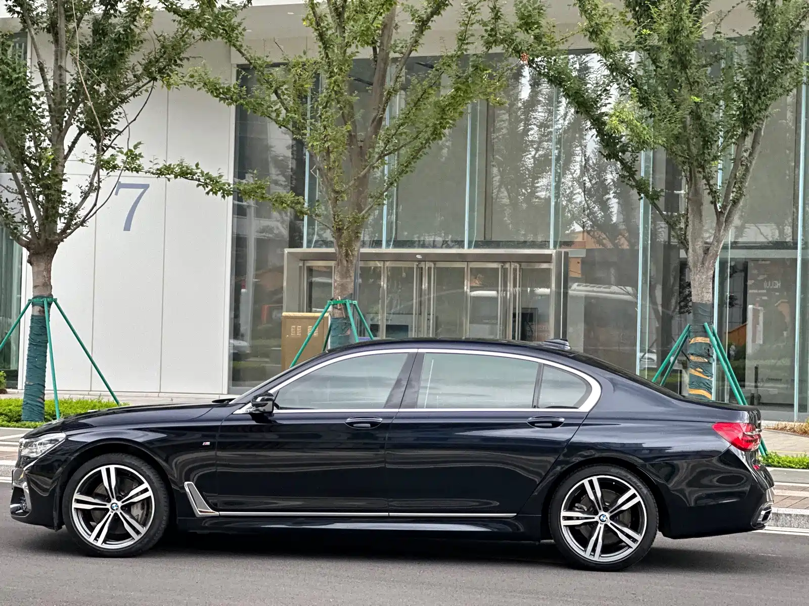 Фото 4 - BMW 7 Series