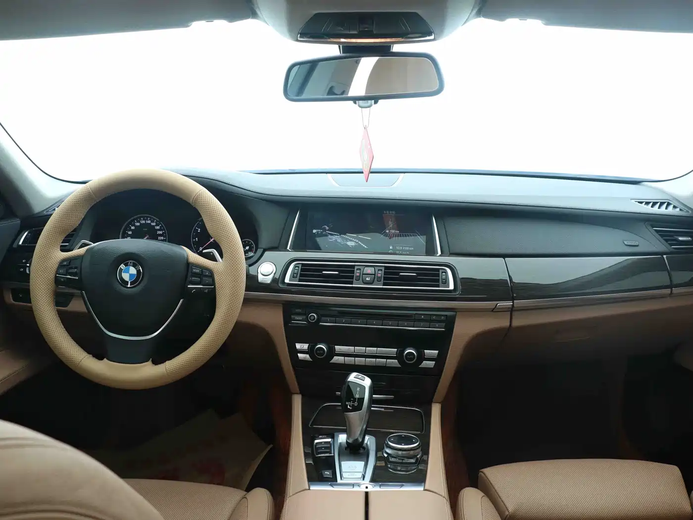 BMW 7 Series 2013 Model 740Li Leading фото 7